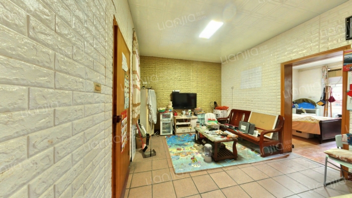 解放社区商业庭院二手房实景图