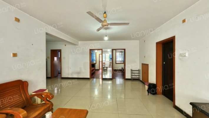 红旗区四片综合大楼二手房实景图