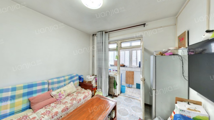 卫生局集资楼二手房实景图