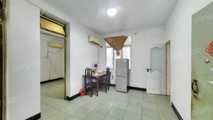 爵版街23号二手房实景图