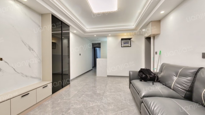 赞新小区二手房实景图