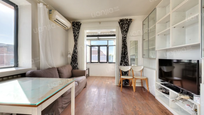 锡拉胡同10号院二手房实景图