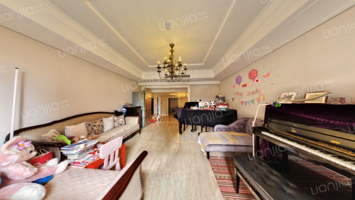 荣尊堡国际俱乐部公寓二手房实景图