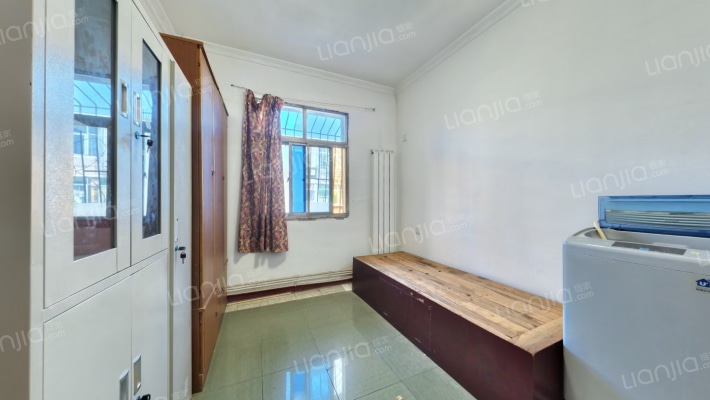 青年路105号院二手房实景图