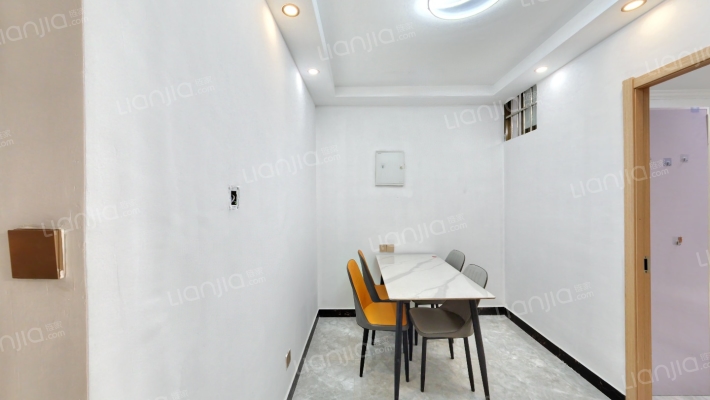 白马湖小区白鹤苑二手房实景图