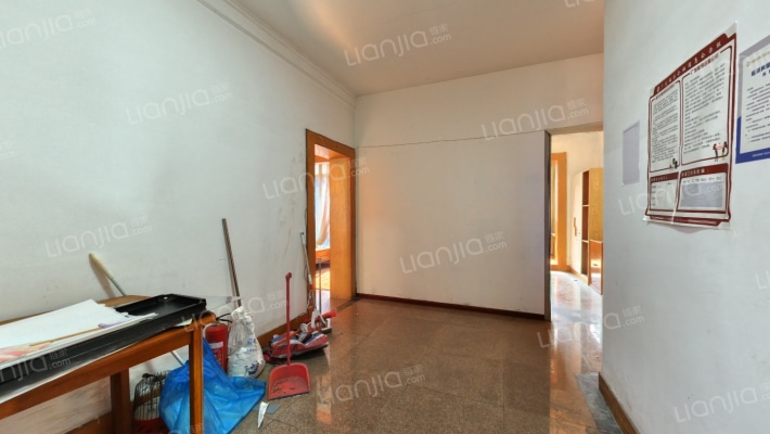 彩虹街61号二手房实景图