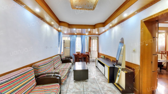 和燕路305号二手房实景图