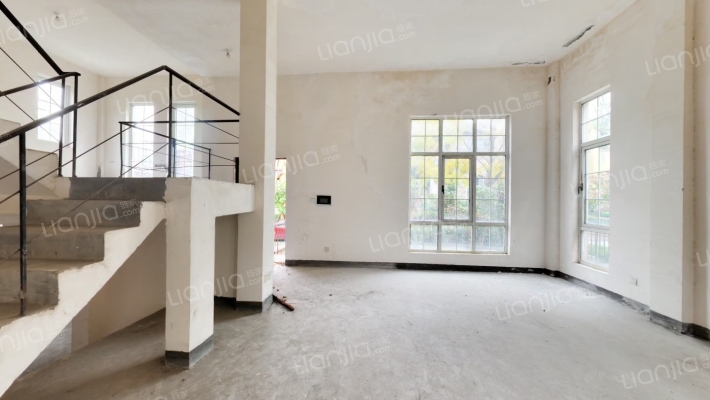 半山卫城朴墅二手房实景图