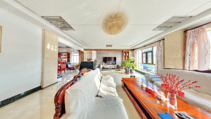 卧龙潭庄园二手房实景图