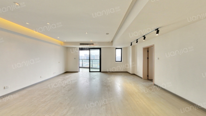 新南中心二手房实景图