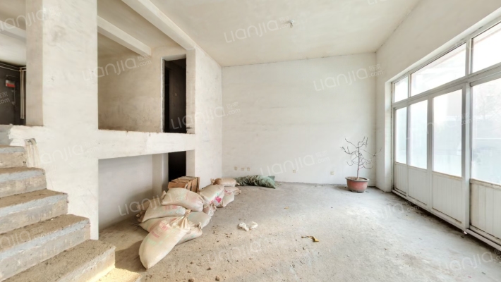 红石华府二手房实景图