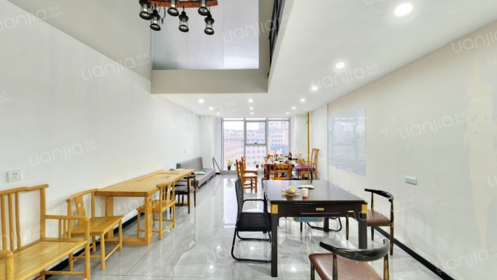 湖畔克拉公馆二手房实景图