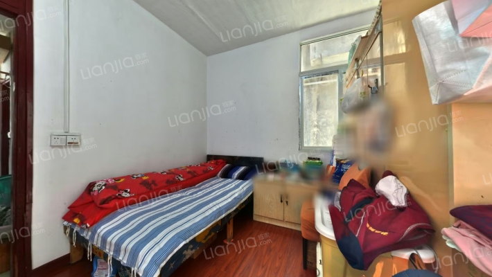 煤气宿舍二手房实景图