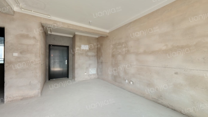 垅背新居二手房实景图