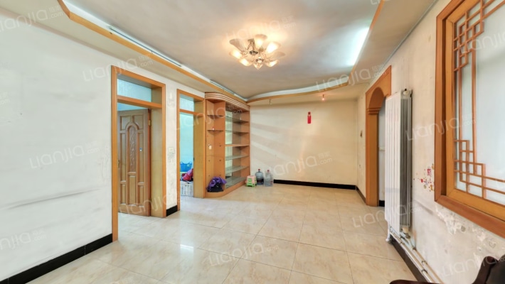 新小家属院二手房实景图