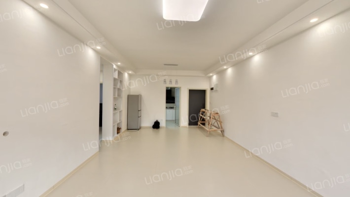 宝桐路196号二手房实景图