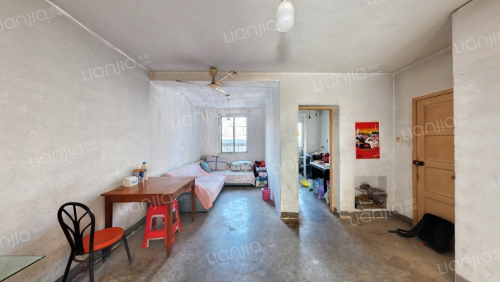 卫生材料厂生活区二手房实景图