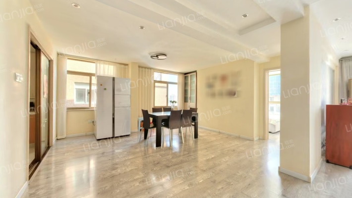 蓝波湾新天卫城水街二手房实景图