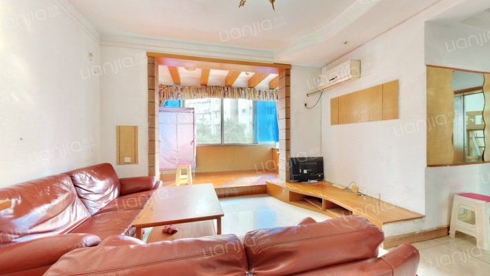 彩虹街61号二手房实景图