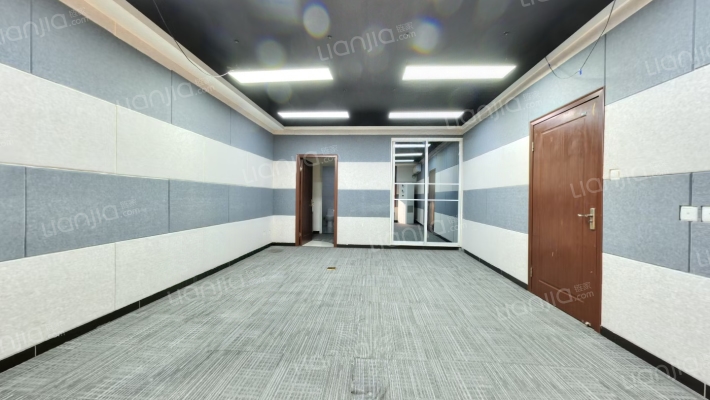 财富中心二期二手房实景图