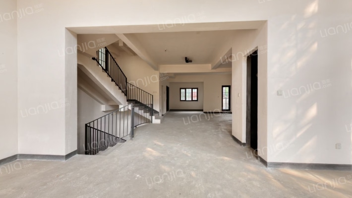 牧马山牧山湖蔚蓝卡地亚二手房实景图