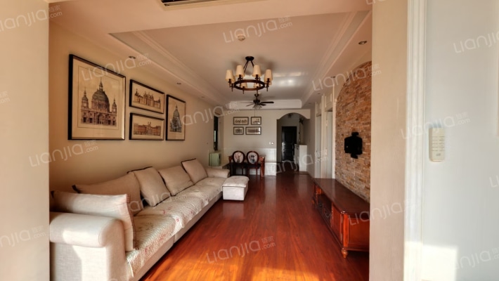 中建梅溪湖中心二手房实景图