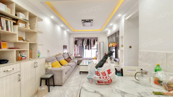 悦彩广场二手房实景图