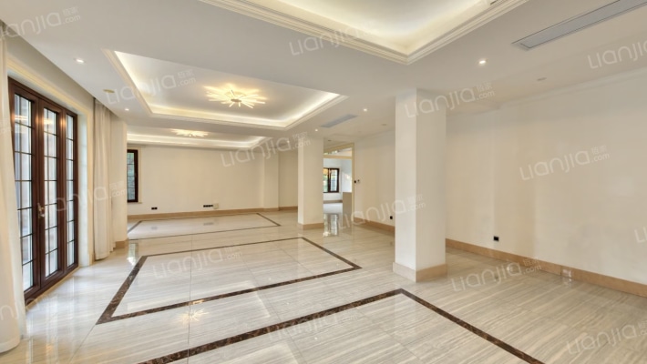 圣堡别墅二手房实景图