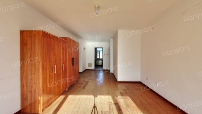 恒盛小镇艺墅二手房实景图