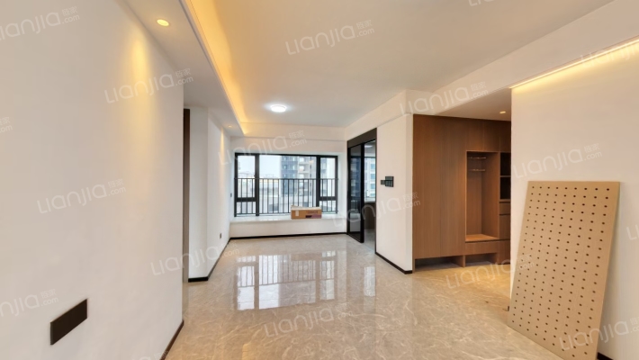 卓越蔚蓝领秀二手房实景图