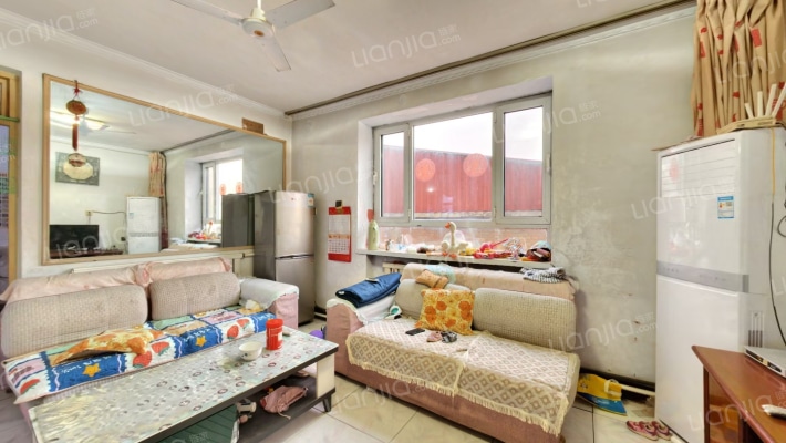 服装厂家属楼二手房实景图