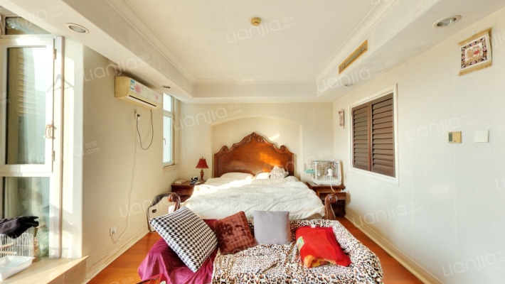 月亮城堡二手房实景图