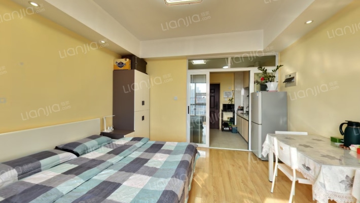 铂悦公寓二手房实景图