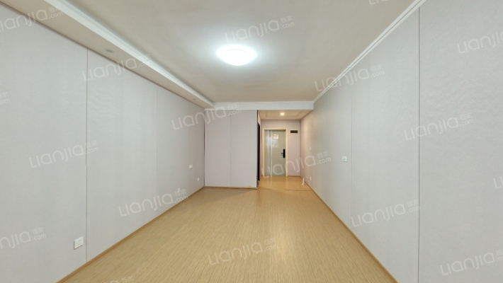 东道主国际公寓二手房实景图