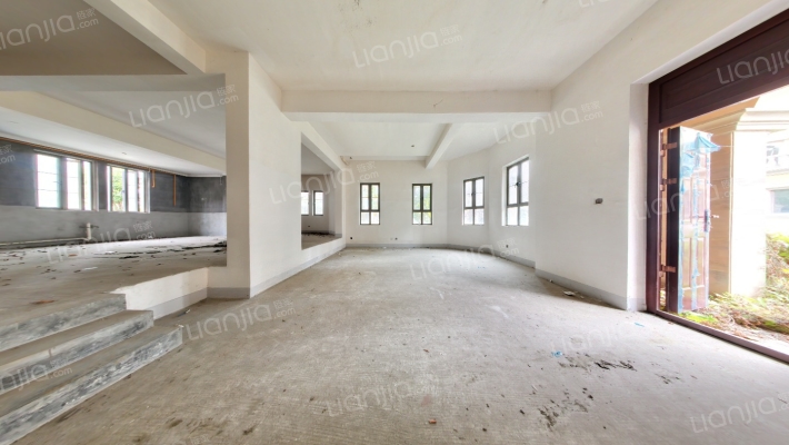 金色湖岸二手房实景图