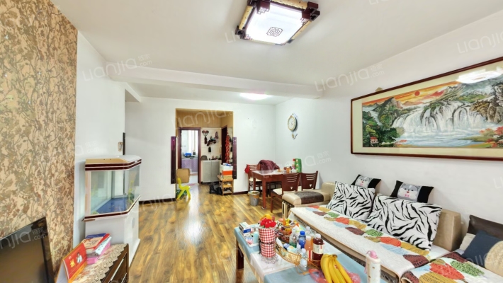 新馨家园二手房实景图