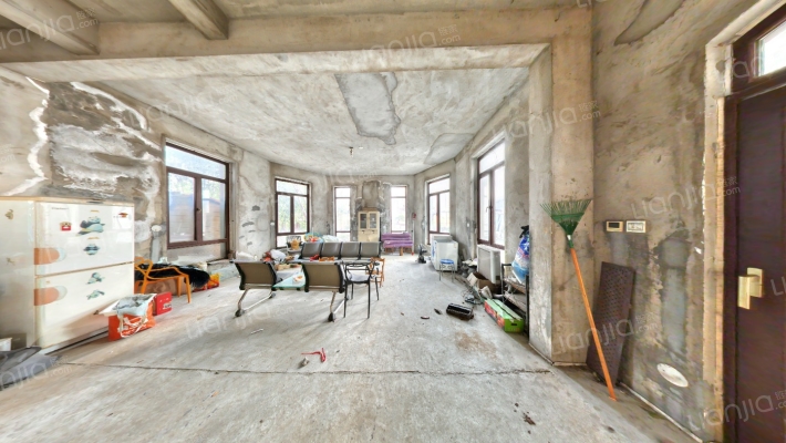 龙泊圣地二手房实景图