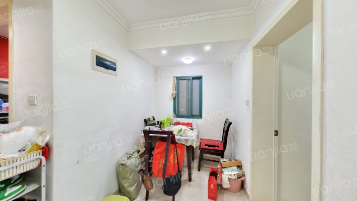 森林里二手房实景图