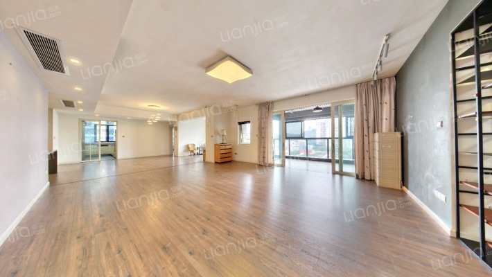 华侨城LOFT公馆二手房实景图