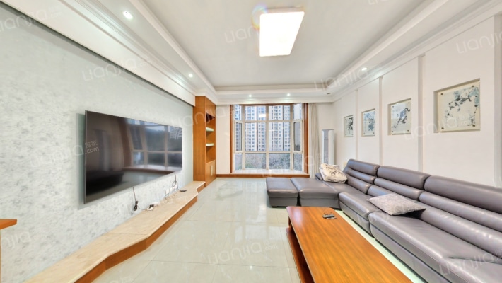 卧龙花园四区二手房实景图