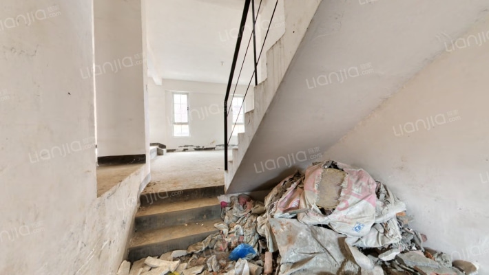 半山卫城朴墅二手房实景图