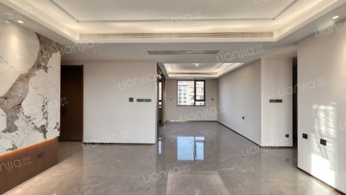 兴港和昌湖畔天樾二手房实景图