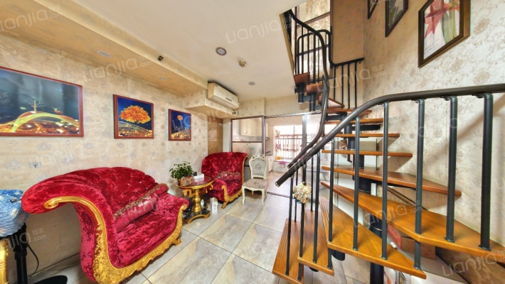 金色LOFT二手房实景图