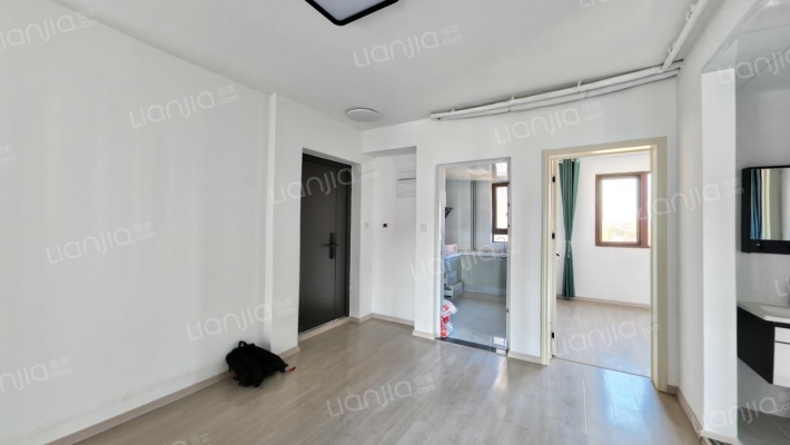 水岸8号B区二手房实景图