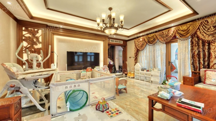 麓山国际圣芭芭拉二手房实景图