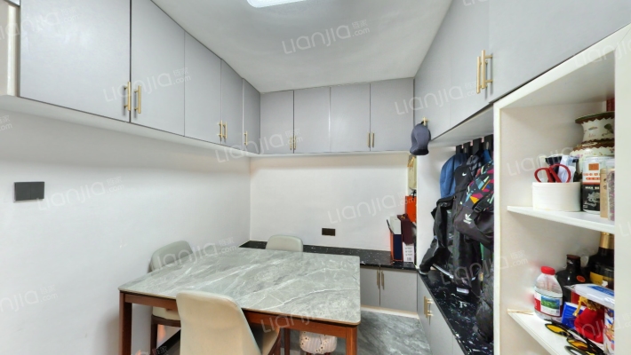 莫干山路558号二手房实景图