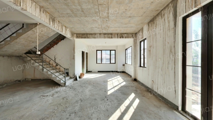 双拼湖滨别墅区二手房实景图