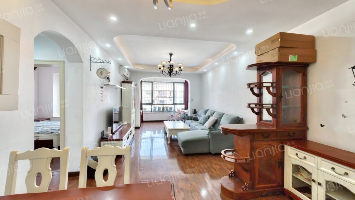 爱加欧郡2期二手房实景图