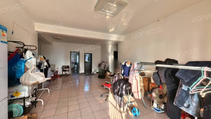 隆岗村人材楼二手房实景图