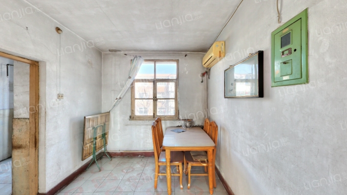 南卫里二手房实景图